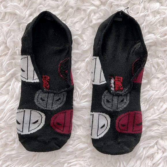 Marvel Deadpool Socks - Picture 6 of 8